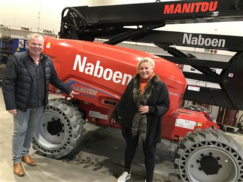 Jone Ølberg, Business Development Manager for Naboen, and Nina Aasland, Naboen CEO, with one of the 200 ATJ E platforms.
